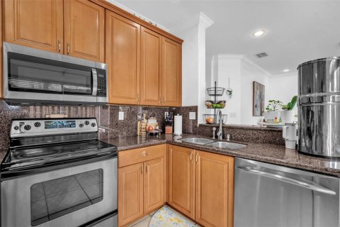 Touwnhouse à vendre à Miami, Floride: 4 chambres, 231.61 m2 № 1967972 - photo 15