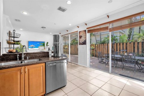 Touwnhouse à vendre à Miami, Floride: 4 chambres, 231.61 m2 № 1967972 - photo 17