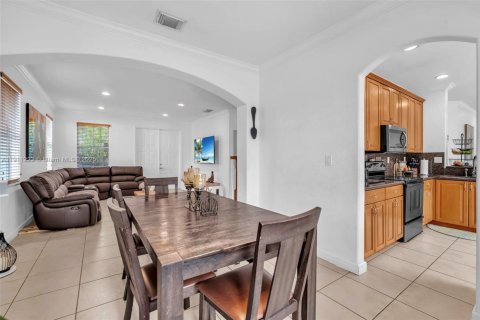 Touwnhouse à vendre à Miami, Floride: 4 chambres, 231.61 m2 № 1967972 - photo 13