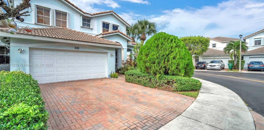 Touwnhouse à Miami, Floride 4 chambres, 231.61 m2 № 1967972