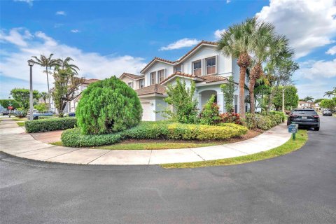 Touwnhouse à vendre à Miami, Floride: 4 chambres, 231.61 m2 № 1967972 - photo 8