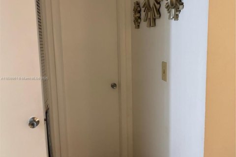 Condominio en venta en Miami, Florida, 1 dormitorio, 57.04 m2 № 1832429 - foto 15