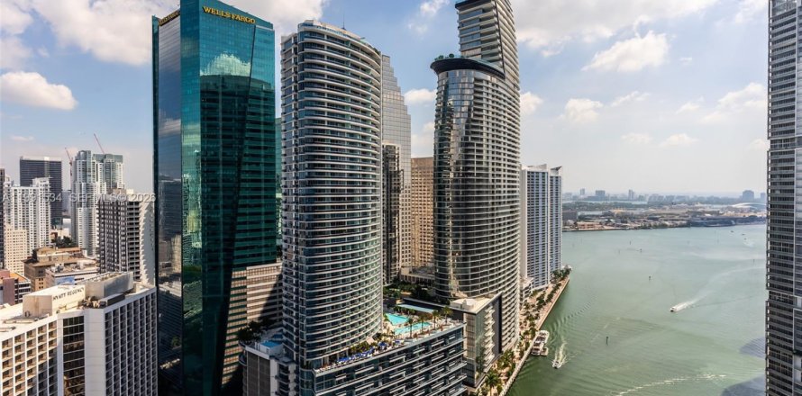 Condo in Miami, Florida, 2 bedrooms  № 2062409