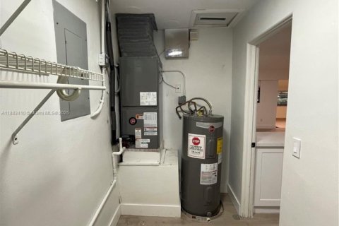 House in Miami Gardens, Florida 3 bedrooms, 157.38 sq.m. № 1930017 - photo 23