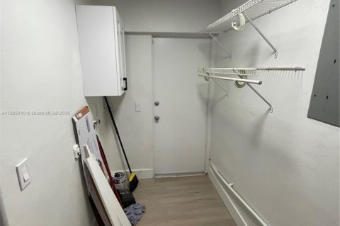 House in Miami Gardens, Florida 3 bedrooms, 157.38 sq.m. № 1930017 - photo 22