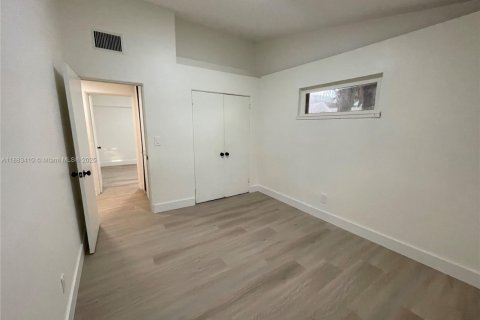 House in Miami Gardens, Florida 3 bedrooms, 157.38 sq.m. № 1930017 - photo 19