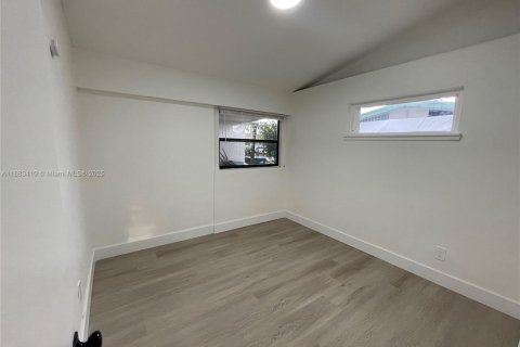 House in Miami Gardens, Florida 3 bedrooms, 157.38 sq.m. № 1930017 - photo 21