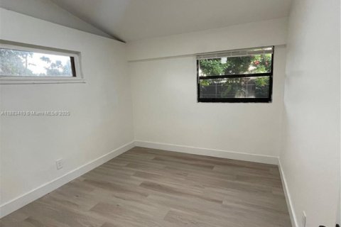 House in Miami Gardens, Florida 3 bedrooms, 157.38 sq.m. № 1930017 - photo 20