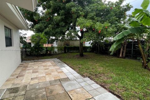 House in Miami Gardens, Florida 3 bedrooms, 157.38 sq.m. № 1930017 - photo 28