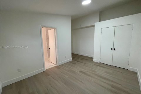 House in Miami Gardens, Florida 3 bedrooms, 157.38 sq.m. № 1930017 - photo 16