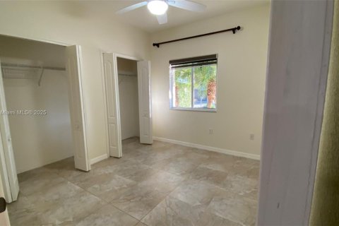 Casa en alquiler en Miami, Florida, 4 dormitorios, 148.64 m2 № 1954492 - foto 8