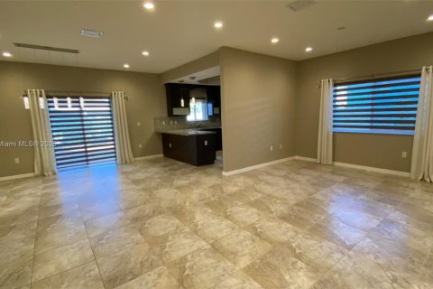 Casa en alquiler en Miami, Florida, 4 dormitorios, 148.64 m2 № 1954492 - foto 2
