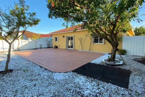 Casa en alquiler en Miami, Florida, 4 dormitorios, 148.64 m2 № 1954492 - foto 10