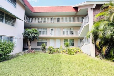 Copropriété à vendre à Lauderdale Lakes, Floride: 1 chambre, 61.5 m2 № 1688707 - photo 1