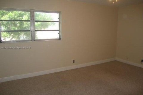 Снять в аренду кондоминиум в Катлер-Бей, Флорида 2 спальни, 135.45м2, № 1984321 - фото 7