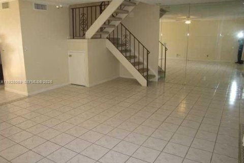 Снять в аренду кондоминиум в Катлер-Бей, Флорида 2 спальни, 135.45м2, № 1984321 - фото 3