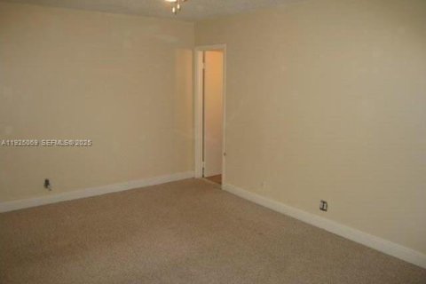 Снять в аренду кондоминиум в Катлер-Бей, Флорида 2 спальни, 135.45м2, № 1984321 - фото 11