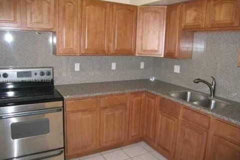 Снять в аренду кондоминиум в Катлер-Бей, Флорида 2 спальни, 135.45м2, № 1984321 - фото 2