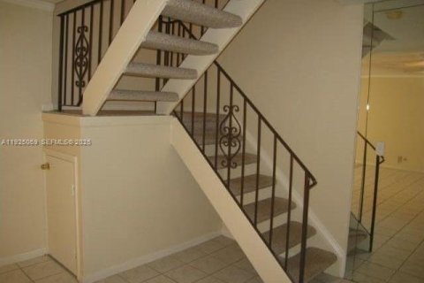 Снять в аренду кондоминиум в Катлер-Бей, Флорида 2 спальни, 135.45м2, № 1984321 - фото 4