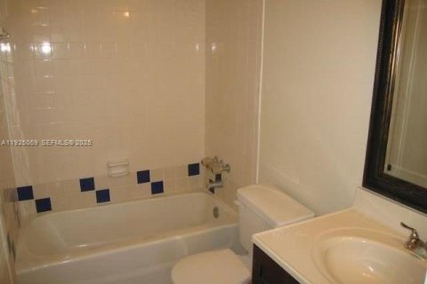 Снять в аренду кондоминиум в Катлер-Бей, Флорида 2 спальни, 135.45м2, № 1984321 - фото 6