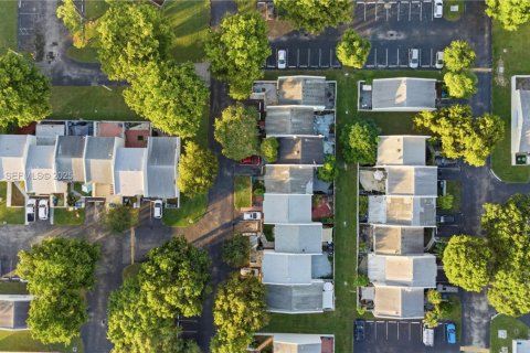 Снять в аренду кондоминиум в Катлер-Бей, Флорида 2 спальни, 135.45м2, № 1984321 - фото 17