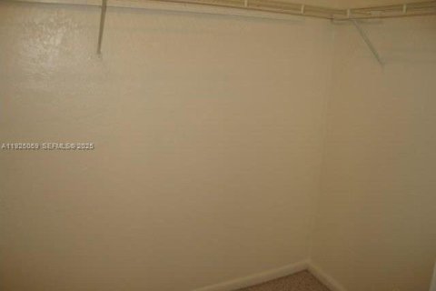 Снять в аренду кондоминиум в Катлер-Бей, Флорида 2 спальни, 135.45м2, № 1984321 - фото 13