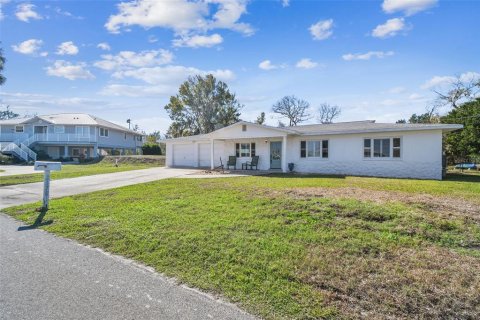 Casa en venta en Crystal River, Florida, 3 dormitorios, 175.59 m2 № 1517579 - foto 5