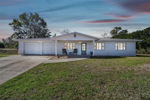 Casa en venta en Crystal River, Florida, 3 dormitorios, 175.59 m2 № 1517579 - foto 1