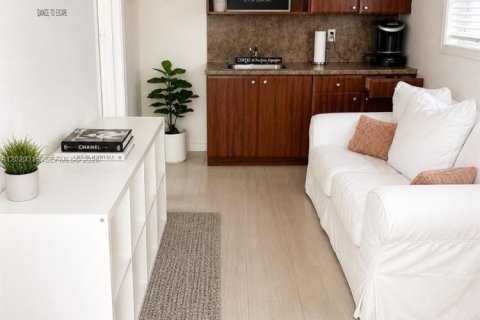 Villa ou maison à vendre à Miami, Floride: 3 chambres, 219.44 m2 № 2088261 - photo 20