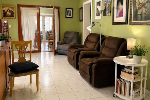 Villa ou maison à vendre à Miami, Floride: 3 chambres, 219.44 m2 № 2088261 - photo 12
