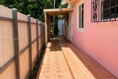 Villa ou maison à vendre à Miami, Floride: 3 chambres, 219.44 m2 № 2088261 - photo 8