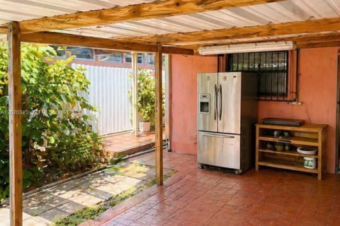Villa ou maison à vendre à Miami, Floride: 3 chambres, 219.44 m2 № 2088261 - photo 5