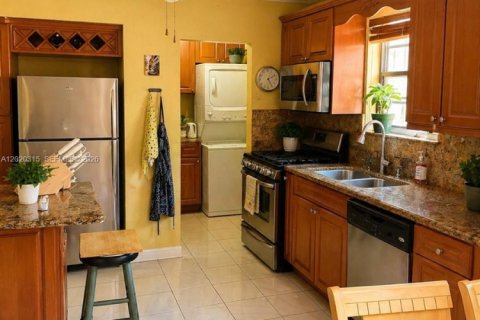 Villa ou maison à vendre à Miami, Floride: 3 chambres, 219.44 m2 № 2088261 - photo 13