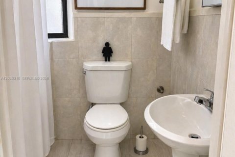 Villa ou maison à vendre à Miami, Floride: 3 chambres, 219.44 m2 № 2088261 - photo 15