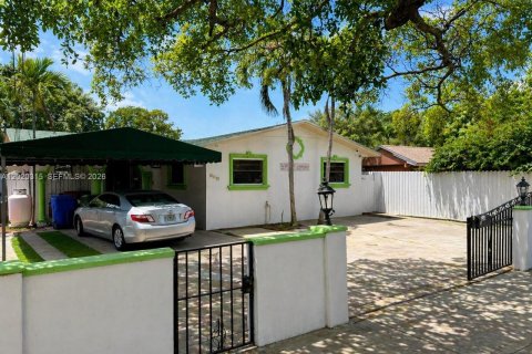 Villa ou maison à vendre à Miami, Floride: 3 chambres, 219.44 m2 № 2088261 - photo 2