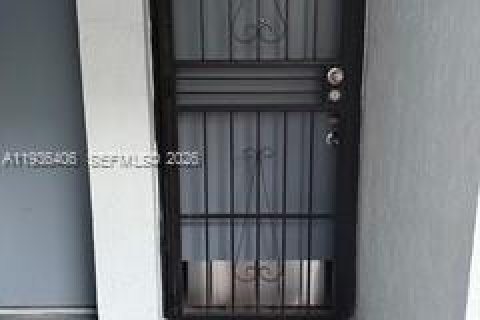 Condominio en venta en Miami, Florida, 2 dormitorios, 80.45 m2 № 2152569 - foto 2