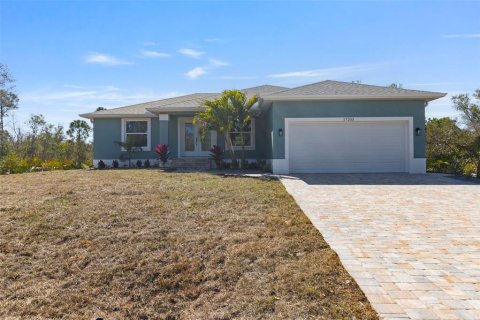 House in Port Charlotte, Florida 3 bedrooms, 138.98 sq.m. № 2131881