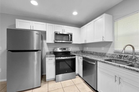 Villa ou maison à louer à Tampa, Floride: 3 chambres, 111.48 m2 № 2403175 - photo 4