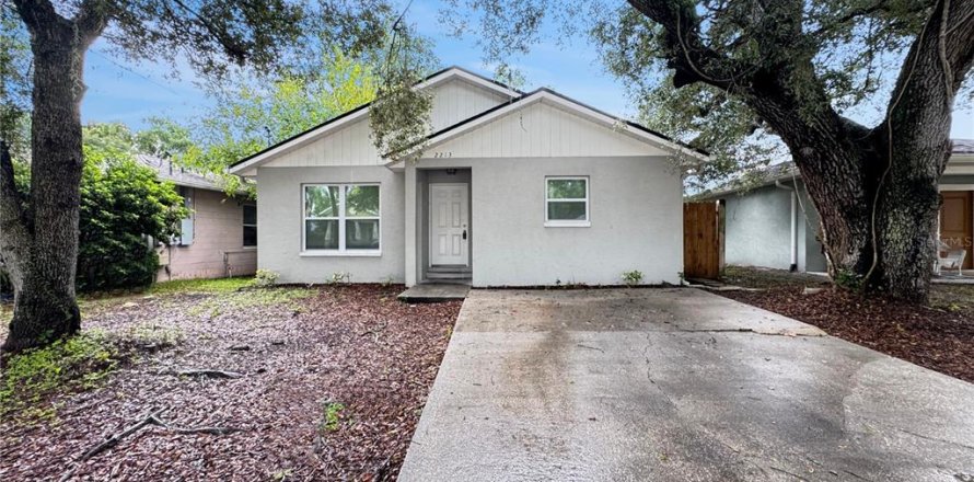 Villa ou maison à Tampa, Floride 3 chambres, 111.48 m2 № 2403175