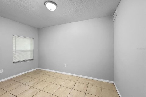 Villa ou maison à louer à Tampa, Floride: 3 chambres, 111.48 m2 № 2403175 - photo 9