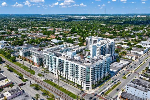Condominio en Hollywood, Florida, 2 dormitorios  № 2154199