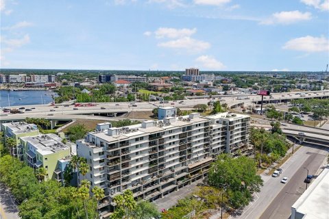 Copropriété à louer à Tampa, Floride: 2 chambres, 105.54 m2 № 1718221 - photo 1