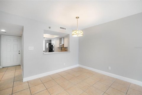 Copropriété à louer à Tampa, Floride: 2 chambres, 105.54 m2 № 1718221 - photo 9
