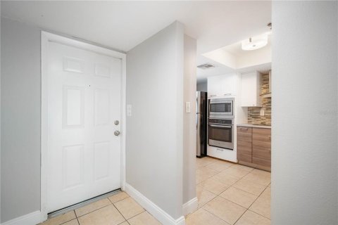 Copropriété à louer à Tampa, Floride: 2 chambres, 105.54 m2 № 1718221 - photo 5