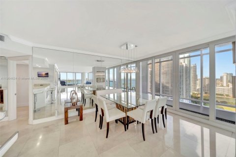 Снять в аренду кондоминиум в Майами, Флорида 2 спальни, 159.51м2, № 1963473 - фото 3