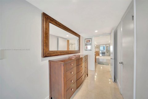 Снять в аренду кондоминиум в Майами, Флорида 2 спальни, 159.51м2, № 1963473 - фото 4