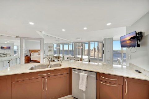 Снять в аренду кондоминиум в Майами, Флорида 2 спальни, 159.51м2, № 1963473 - фото 24