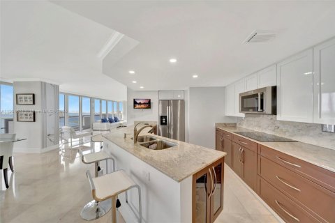 Снять в аренду кондоминиум в Майами, Флорида 2 спальни, 159.51м2, № 1963473 - фото 27