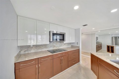 Снять в аренду кондоминиум в Майами, Флорида 2 спальни, 159.51м2, № 1963473 - фото 23