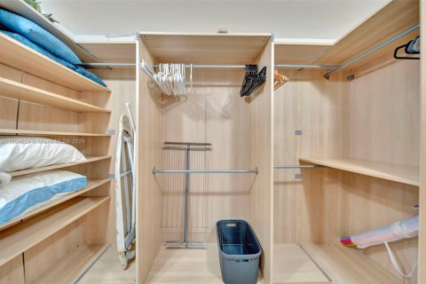 Снять в аренду кондоминиум в Майами, Флорида 2 спальни, 159.51м2, № 1963473 - фото 30